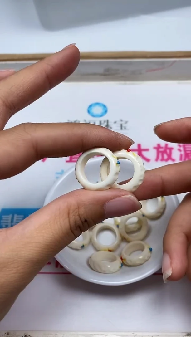 未镶嵌拼合珍珠（马贝珠）散珠A1706 牙牙白 跑环1个9.9元