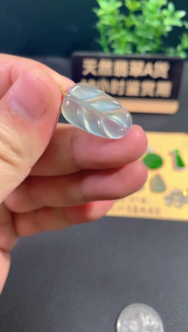 颈饰18K金镶嵌翡翠翡翠