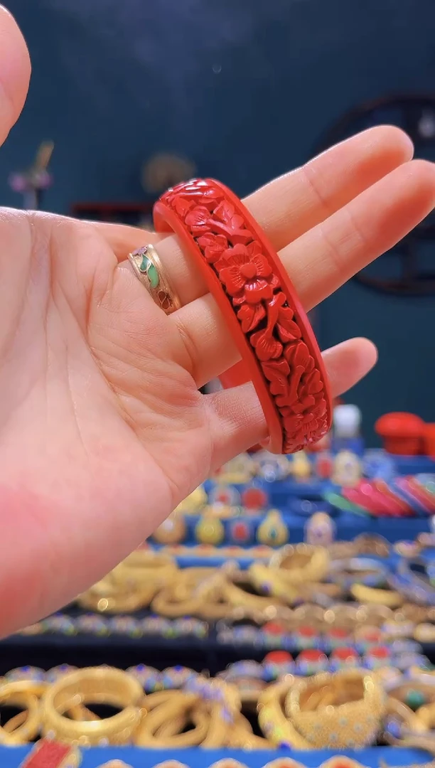 【闪购商品】非遗绝技 雕漆大师花卉镯 56-61