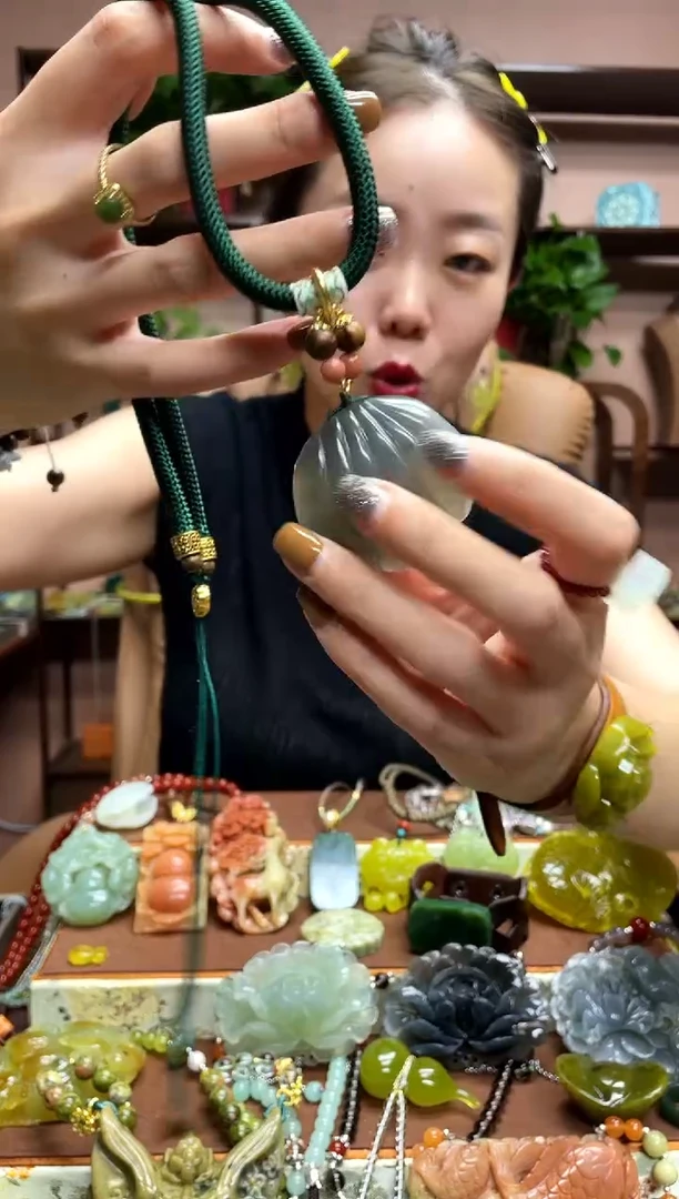 未镶嵌岫玉吊坠·