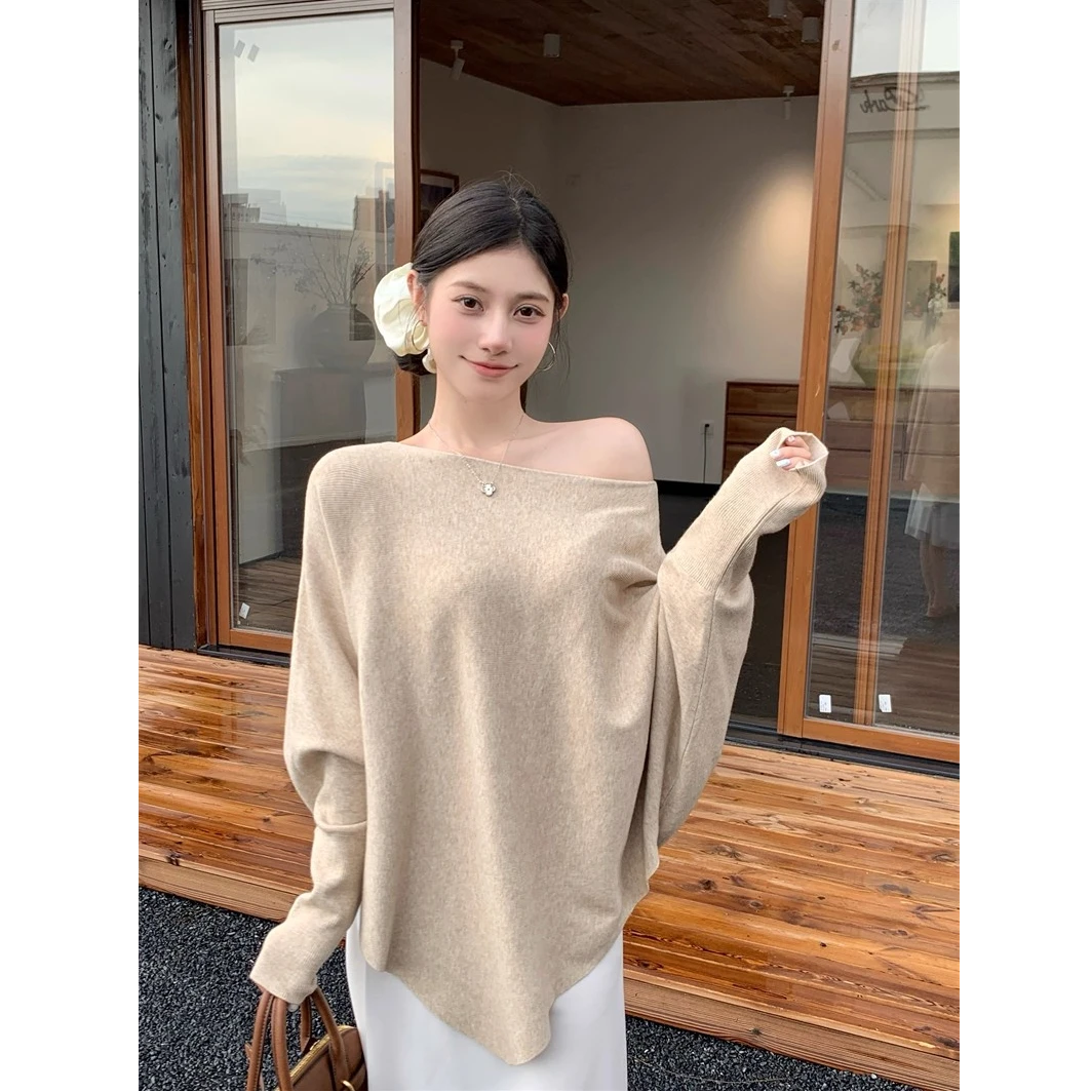 法式甜美蝙蝠袖软糯针织毛衣女秋季新款慵懒松弛感百搭斜露肩上衣