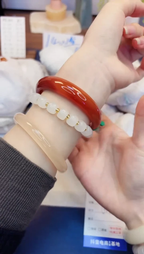 【闪购商品】石英质玉手镯未镶嵌149-玛瑙-圈口62