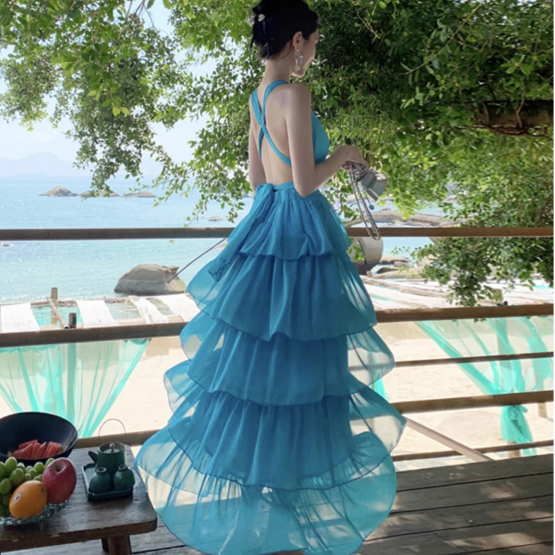 蓝色海边度假蛋糕长裙子女夏季挂脖露背连衣裙三亚海边度假感裙子