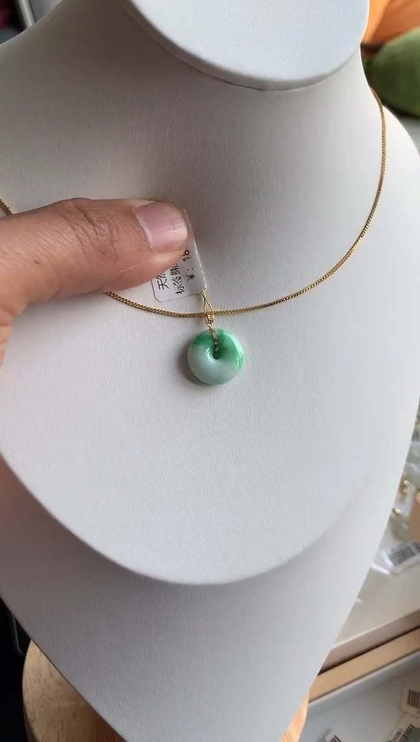 颈饰18K金镶嵌翡翠1