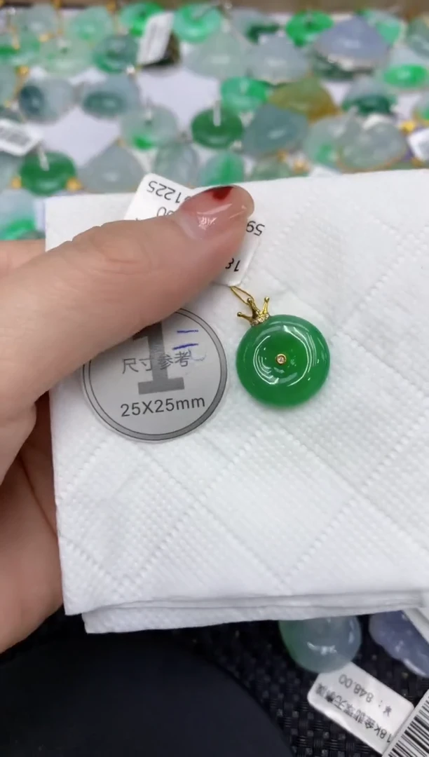 翡翠18K金镶嵌颈饰111111111