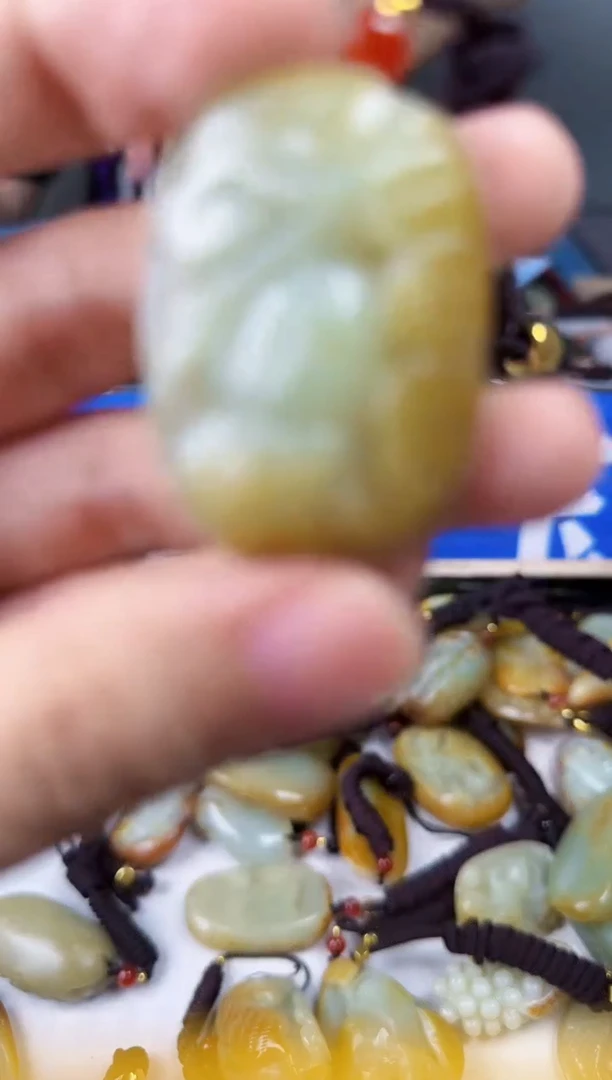 和田玉未镶嵌颈饰1