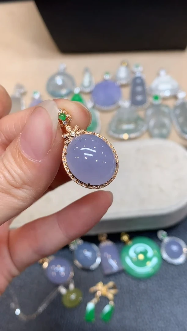 颈饰18K金镶嵌翡翠蛋面【无服务费