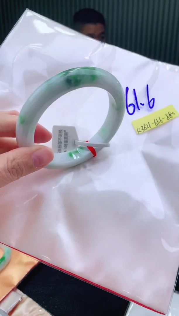 未镶嵌手镯翡翠61+