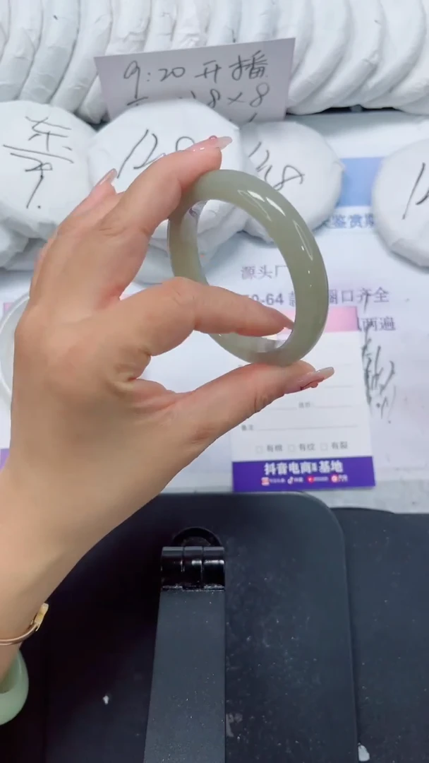 未镶嵌手镯石英质玉17-56