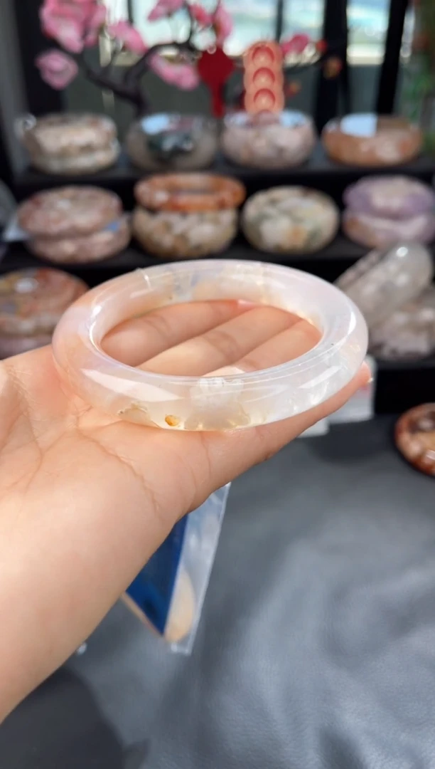 【闪购商品】石英质玉手镯未镶嵌58