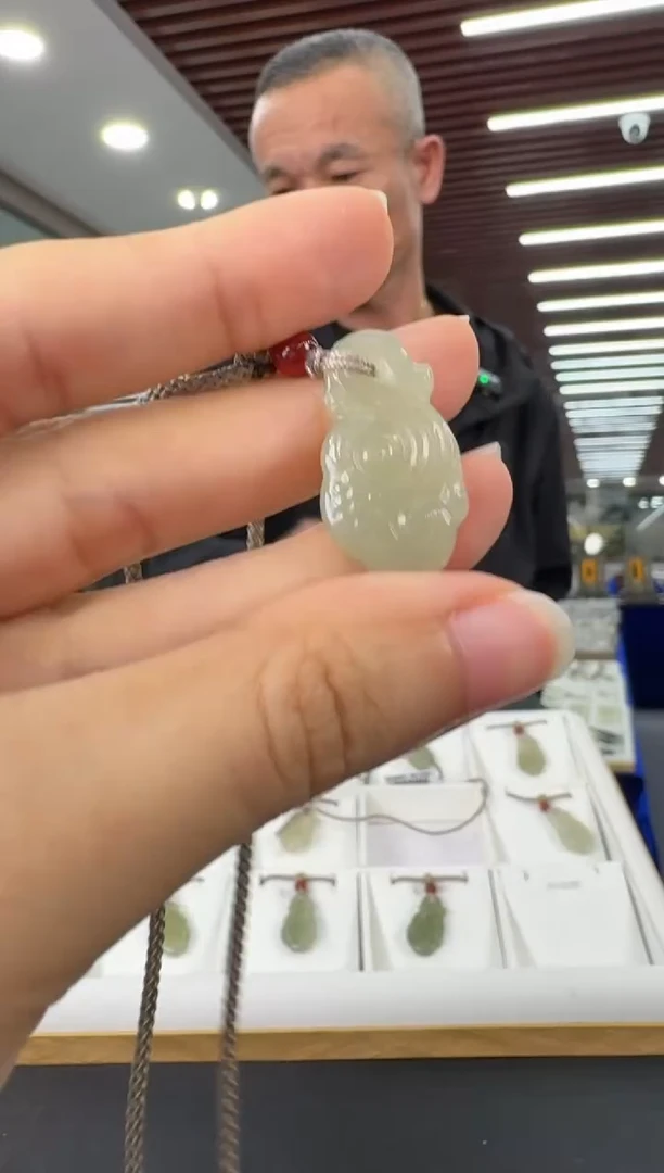 和田玉未镶嵌颈饰如意i