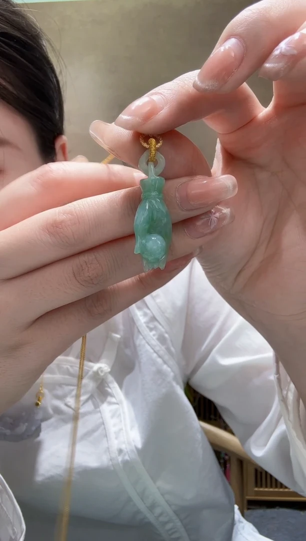 翡翠未镶嵌颈饰吊坠