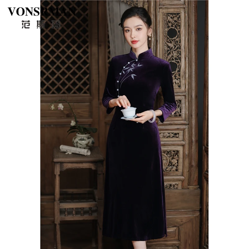 紫色丝绒旗袍裙女2025新款复古国风刺绣盘扣立领修身显瘦连衣裙潮