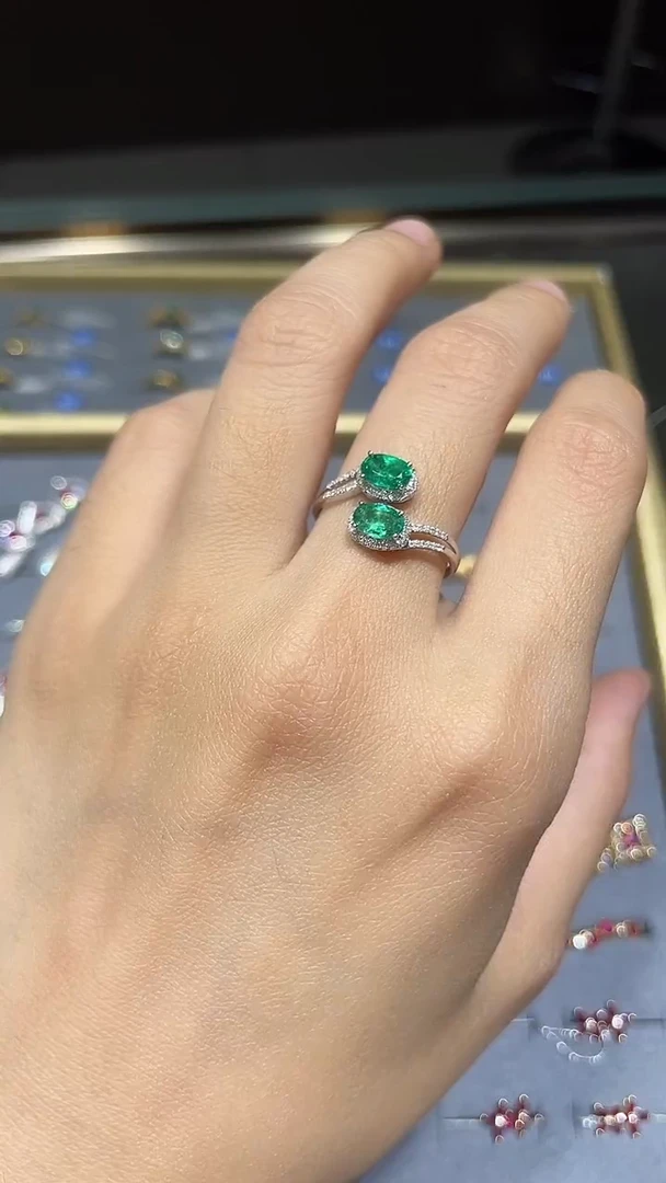 18K金镶嵌戒指祖母绿1