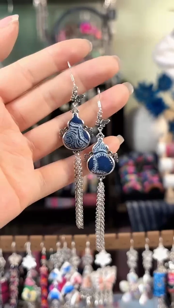 彩云南阁非遗老绣苗银饰品611