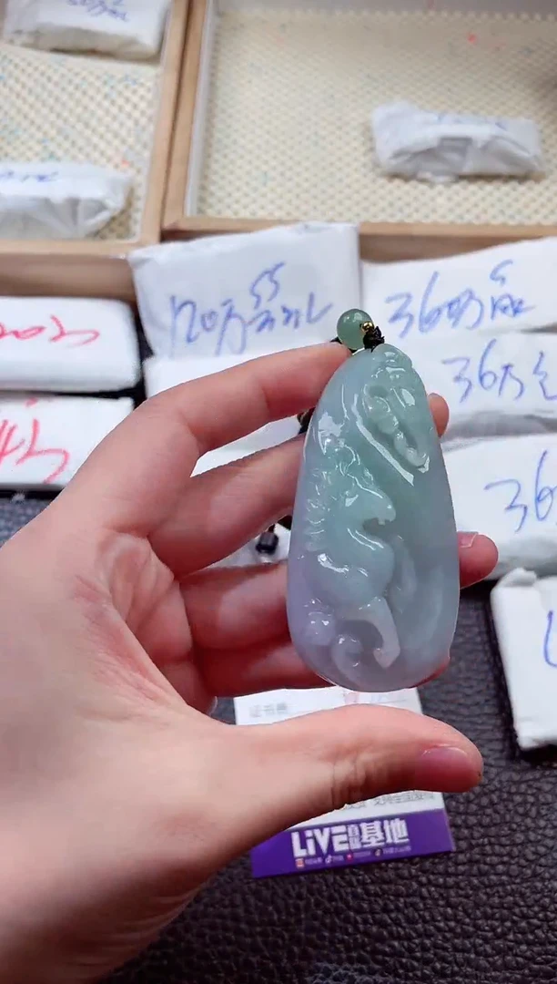 翡翠未镶嵌颈饰00001334