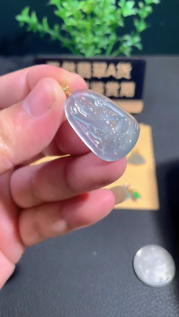 颈饰18K金镶嵌翡翠翡翠