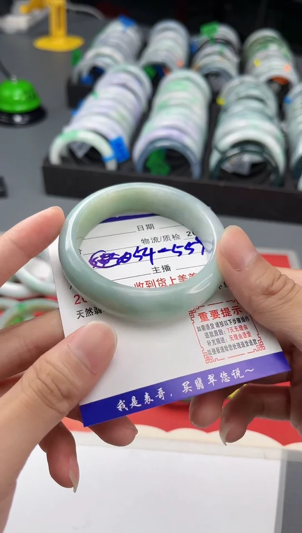 翡翠手镯未镶嵌翡翠9