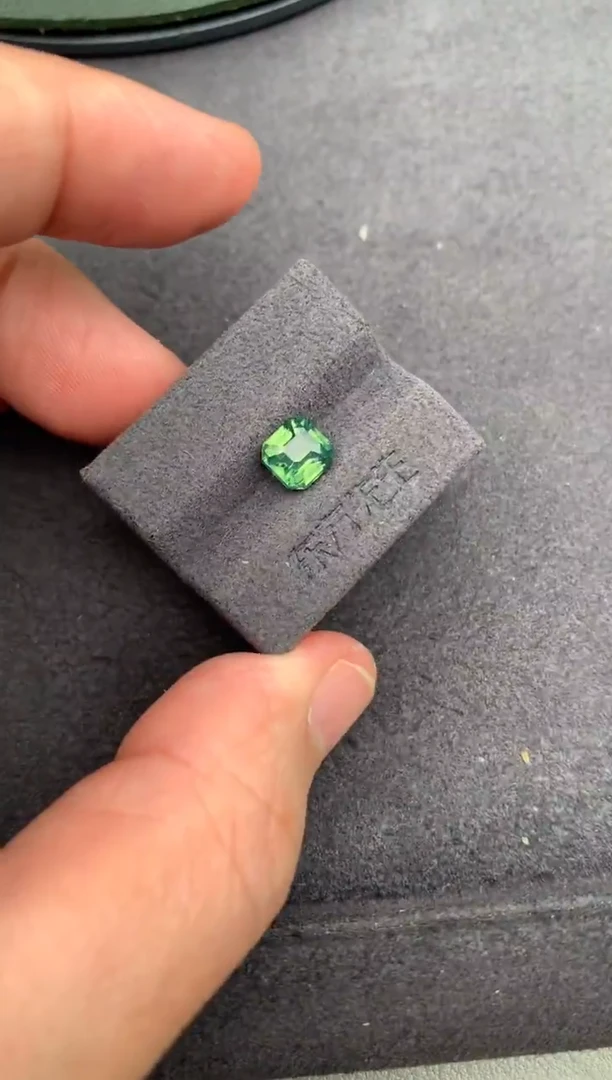 裸石彩色蓝宝石1.5ct绿蓝宝 定制 BF