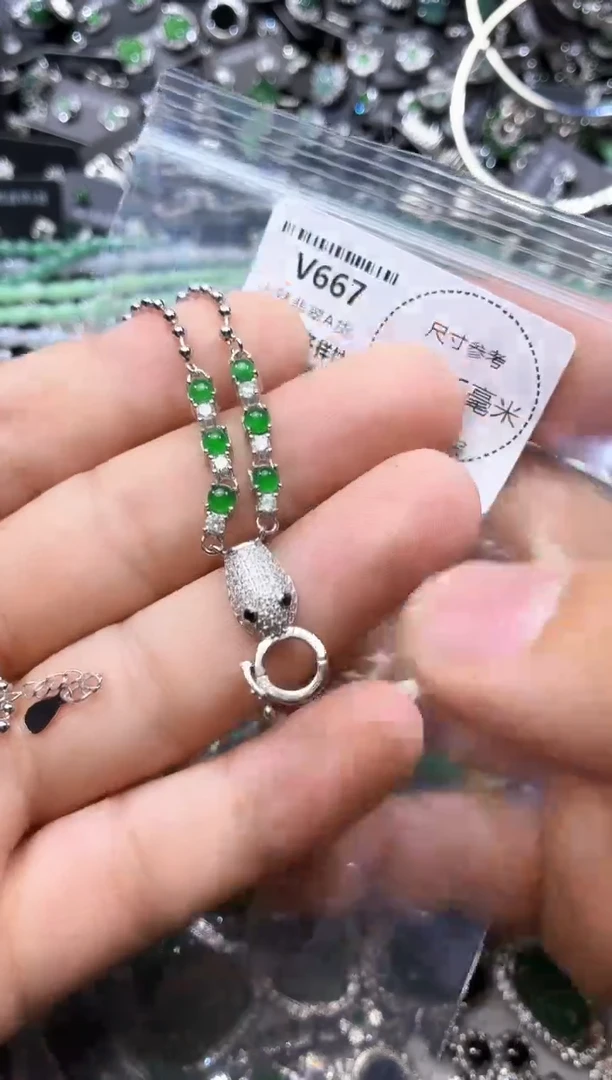 翡翠未镶嵌颈饰V667项链