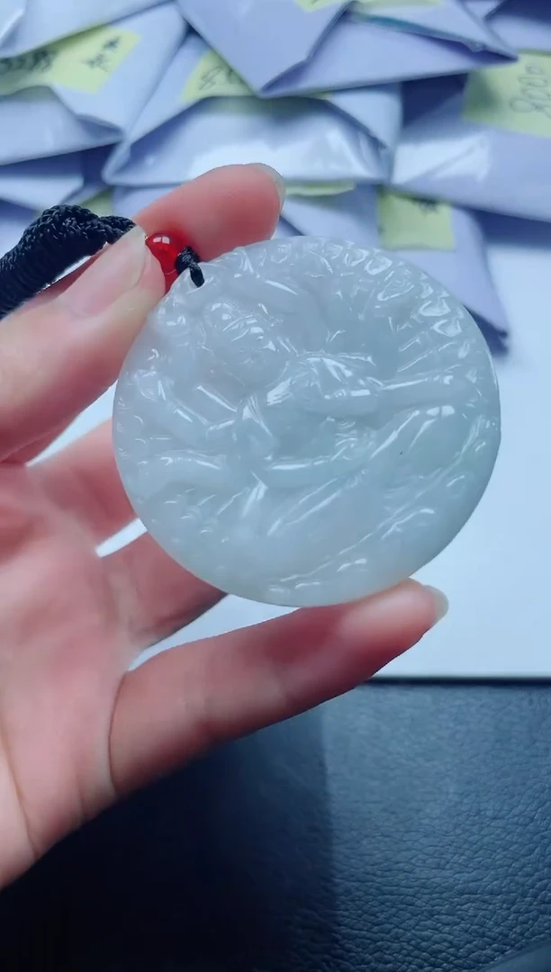 翡翠未镶嵌颈饰
