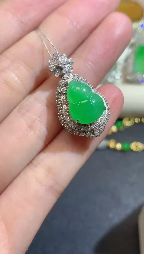 吊坠(不含链)18K金镶嵌翡翠A170