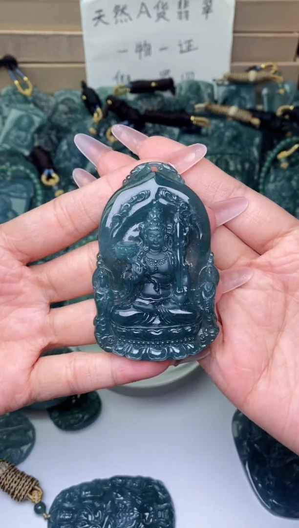 颈饰未镶嵌翡翠