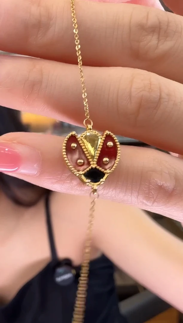 18K金镶嵌手链玛瑙/玉髓瓢虫手链