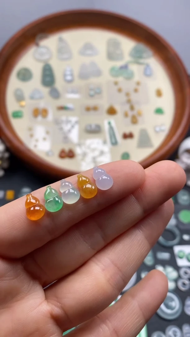 颈饰未镶嵌翡翠5颗多宝葫芦/芬