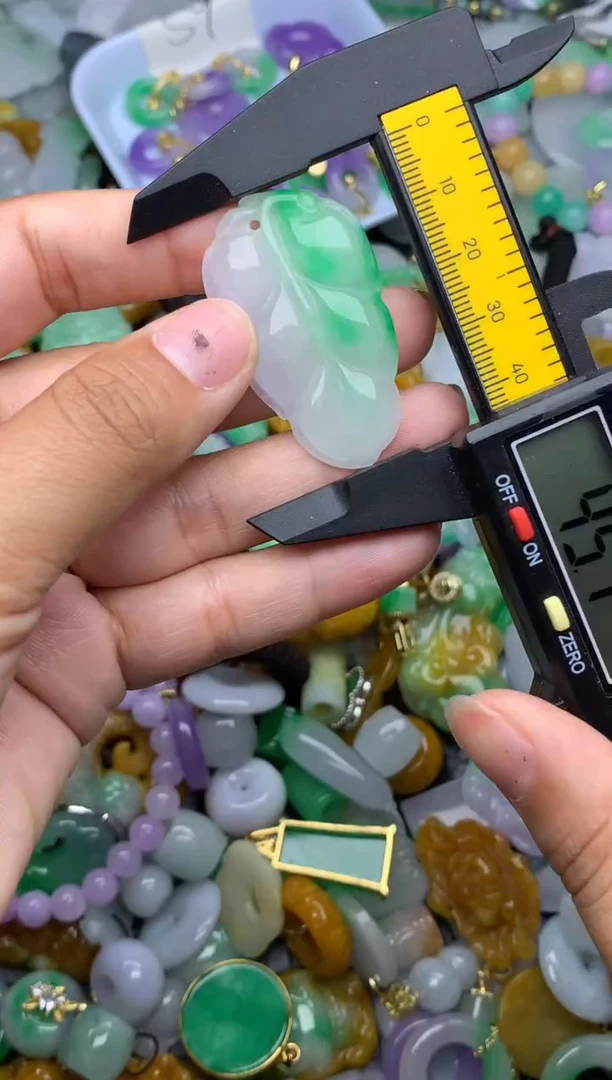 颈饰未镶嵌翡翠天然缅甸翡翠吊坠