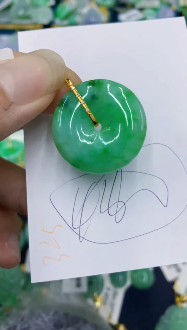 翡翠18K金镶嵌颈饰11111111111