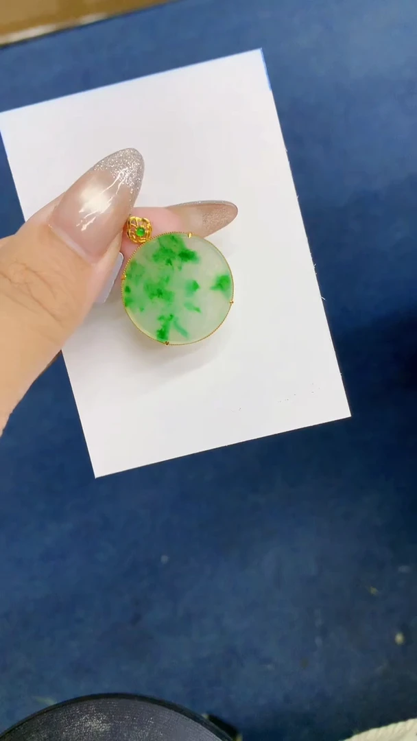 颈饰18K金镶嵌翡翠如*花1