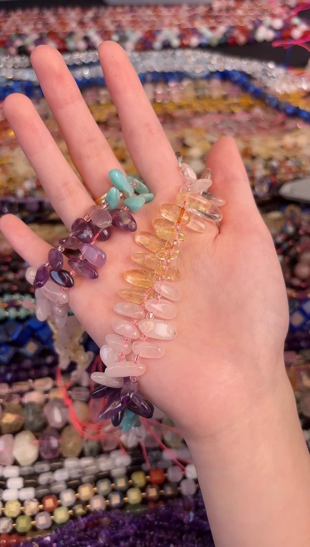 玛瑙/玉髓未镶嵌珠宝半成品五色长牙