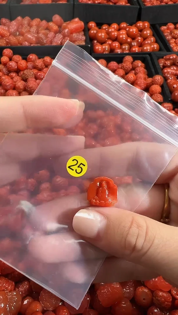 颈饰未镶嵌南红玛瑙1