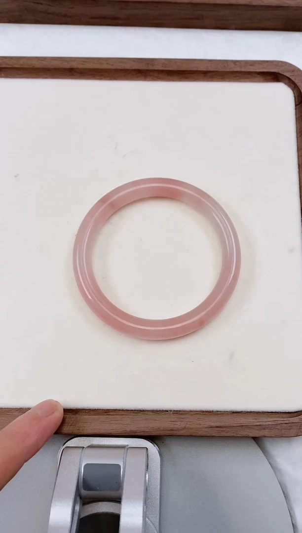 【闪购商品】石英质玉手镯未镶嵌24