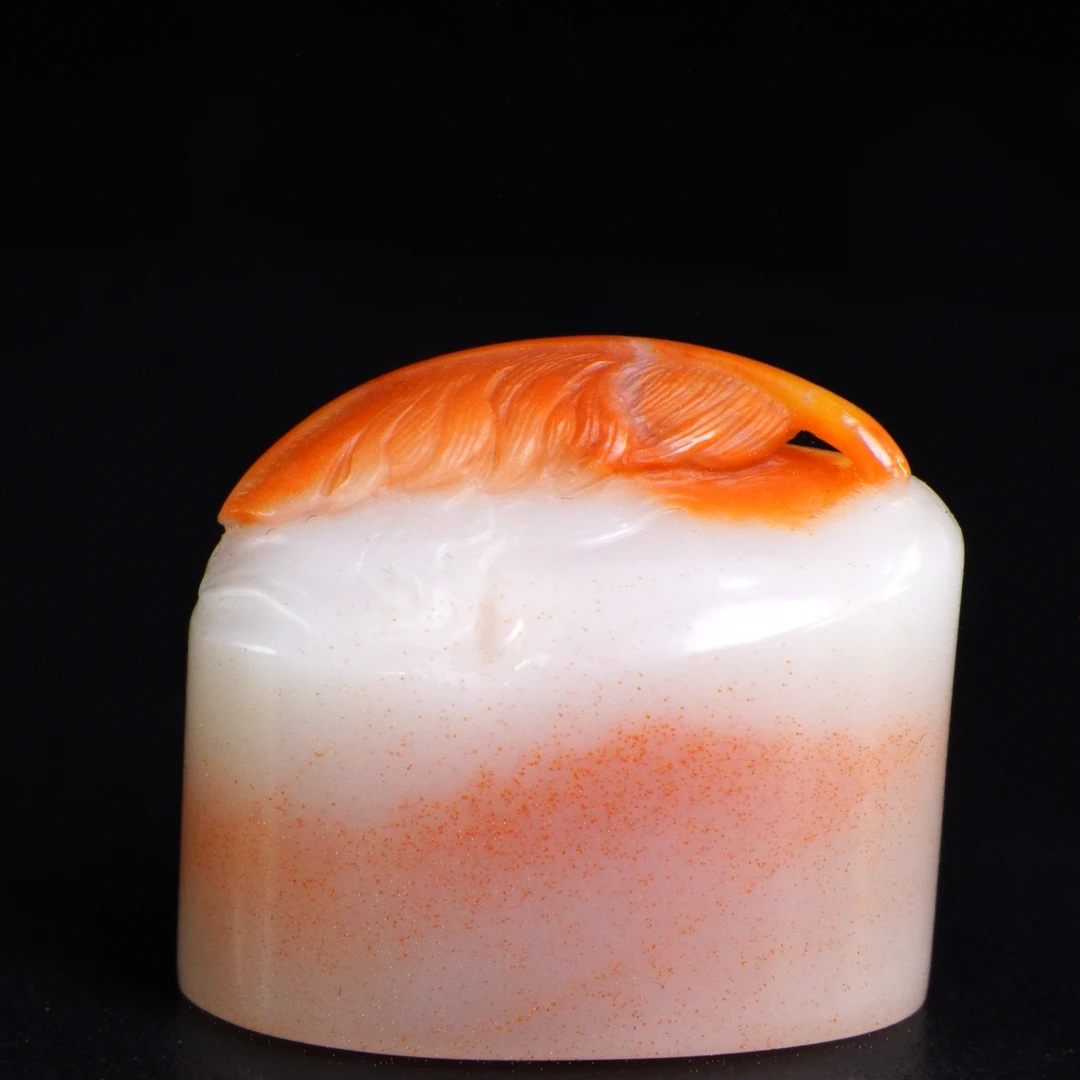 32寿山石水洞桃花羽毛印章48.7克3.7x2.3x3.3，1KC