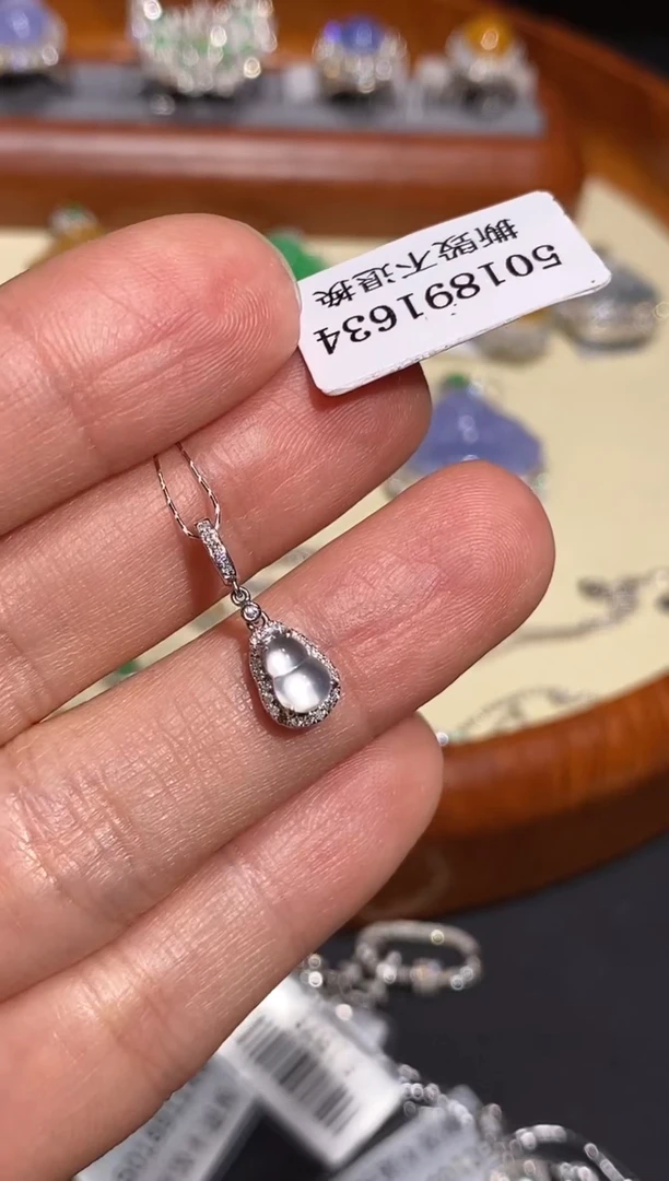 【闪购商品】翡翠颈饰18K金镶嵌吊坠