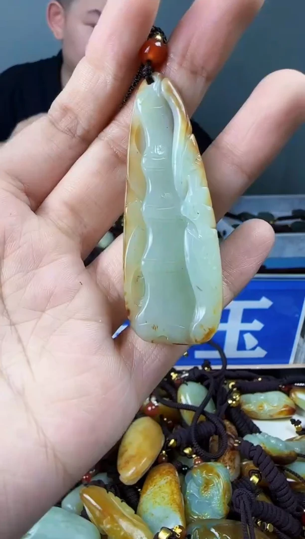和田玉未镶嵌颈饰1
