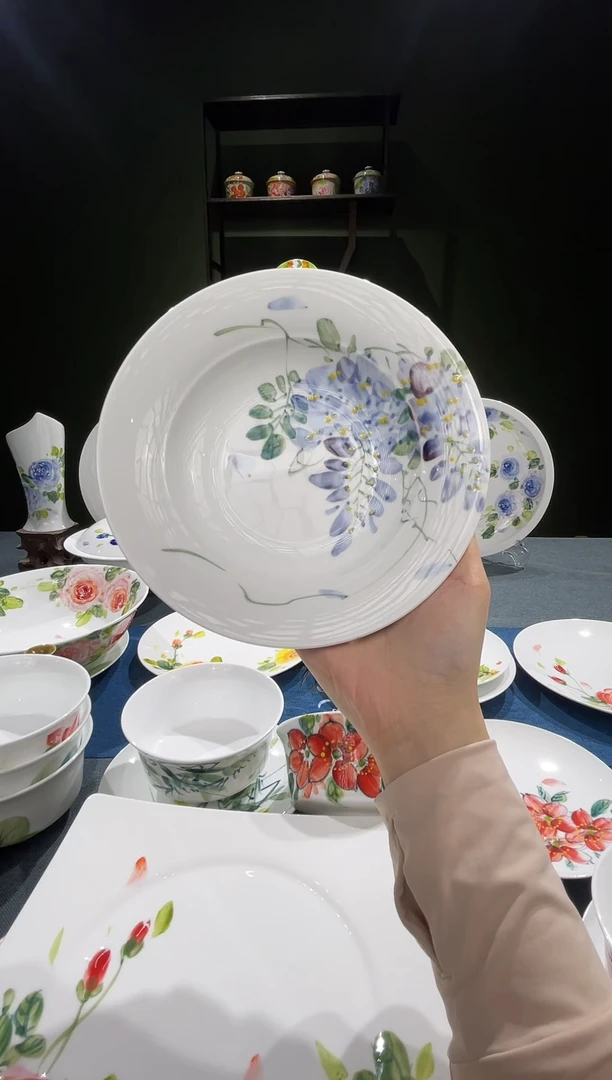 其他景德镇高温釉下彩紫藤花草帽盘7.5英寸