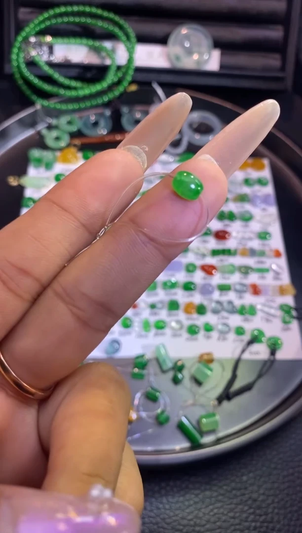 翡翠挂件未镶嵌珠子