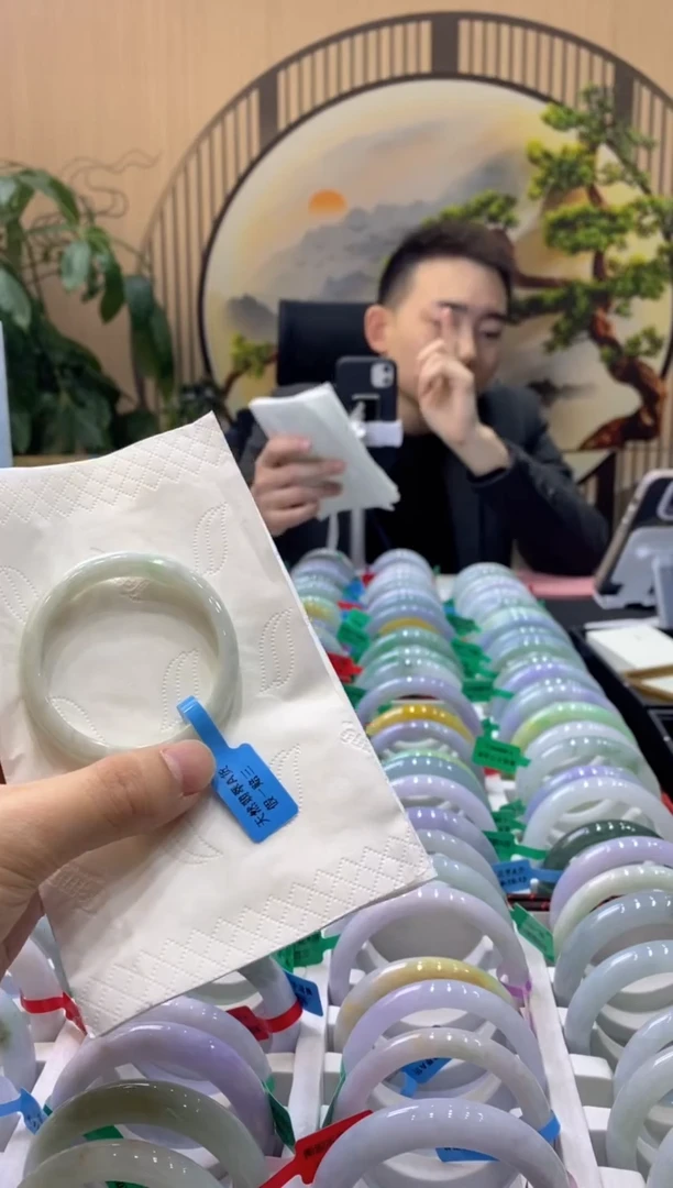 【闪购商品】翡翠手镯未镶嵌000009407