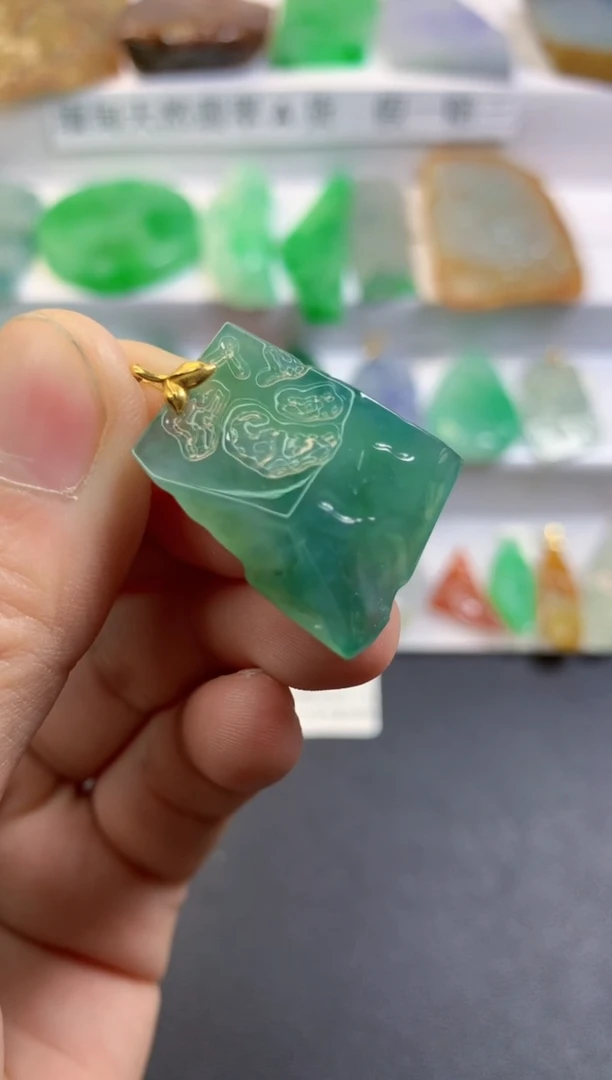 颈饰未镶嵌翡翠