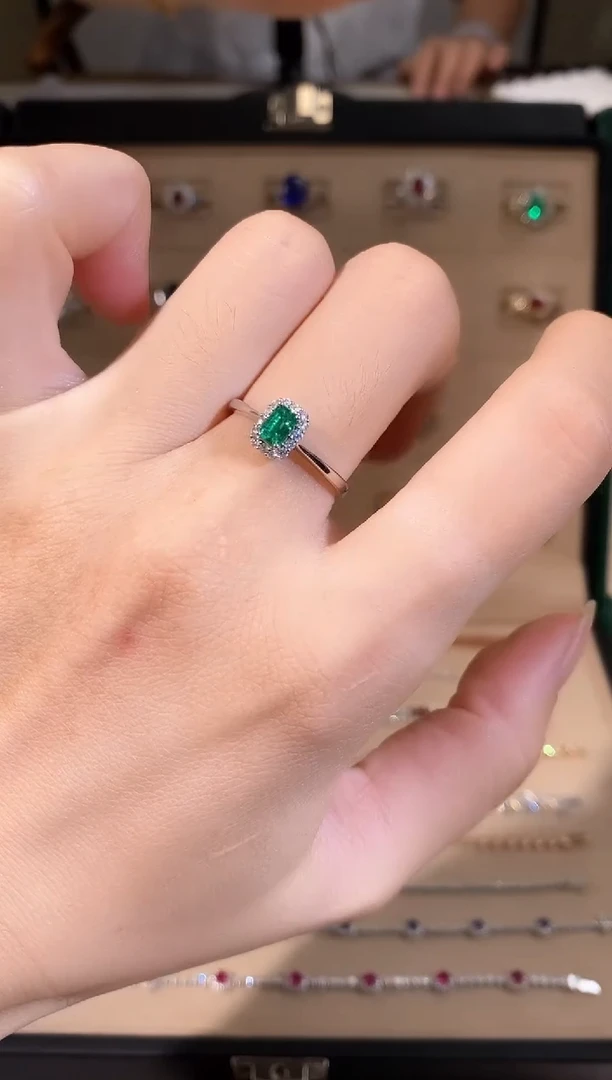 18K金镶嵌戒指祖母绿主石