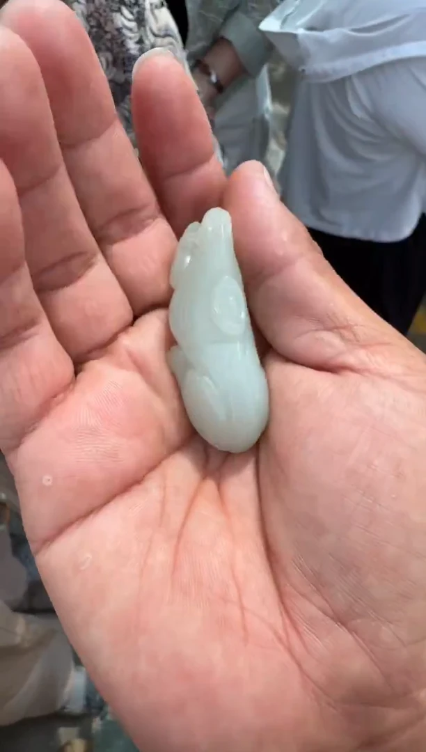 未镶嵌和田玉（糖玉）挂件和田玉