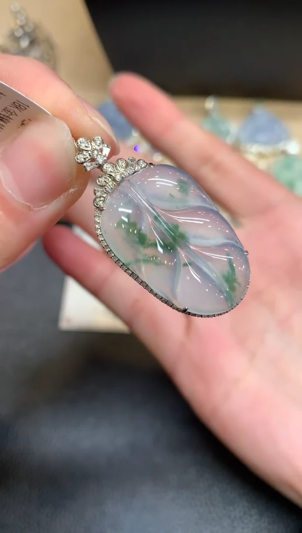 【闪购商品】翡翠颈饰18K金镶嵌叶子【无服务费】