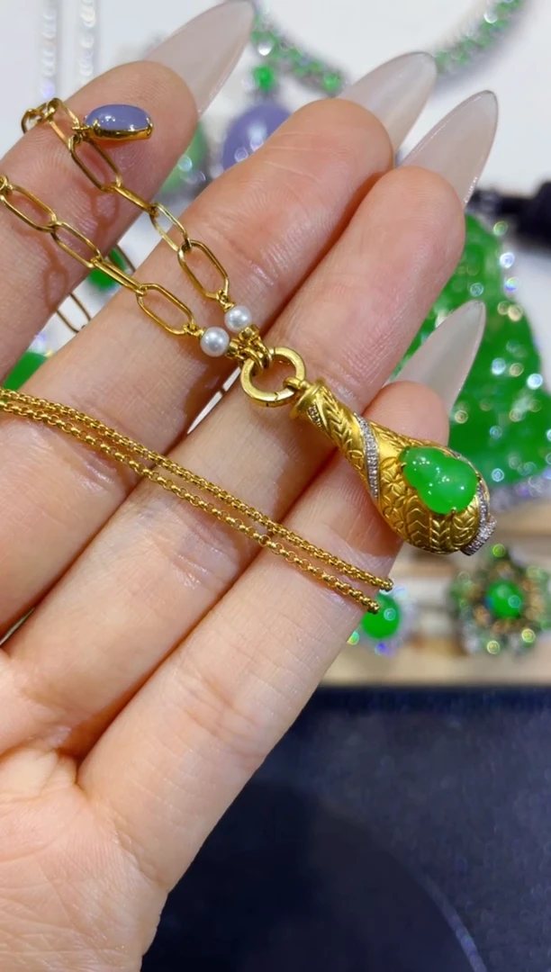 颈饰18K金镶嵌翡翠团购1