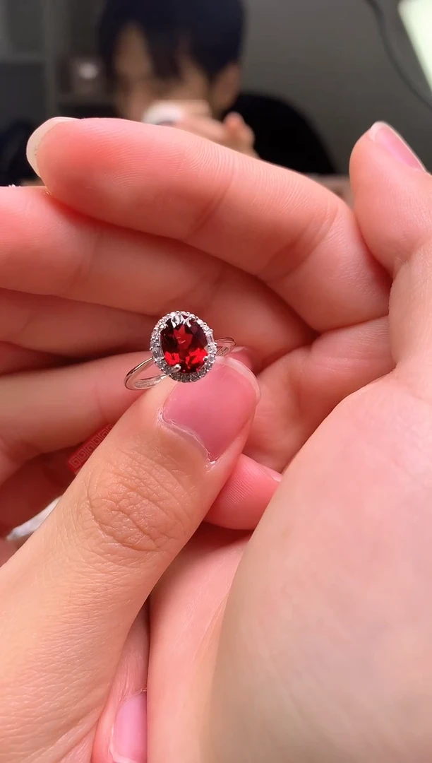 银S925镶嵌戒指石榴石....