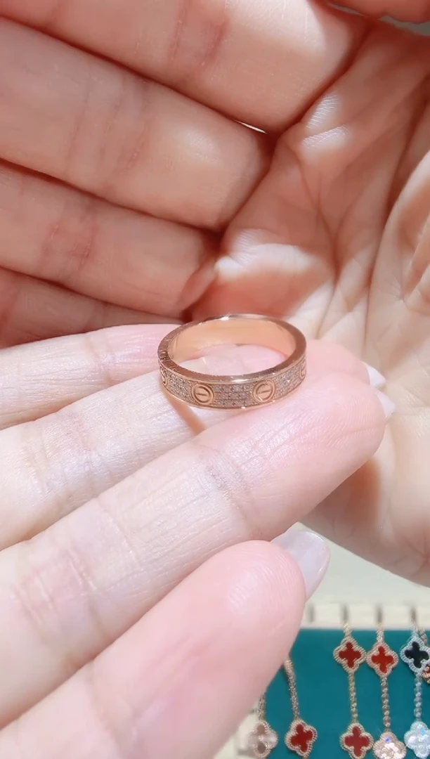 18K金镶嵌戒指钻石戒指