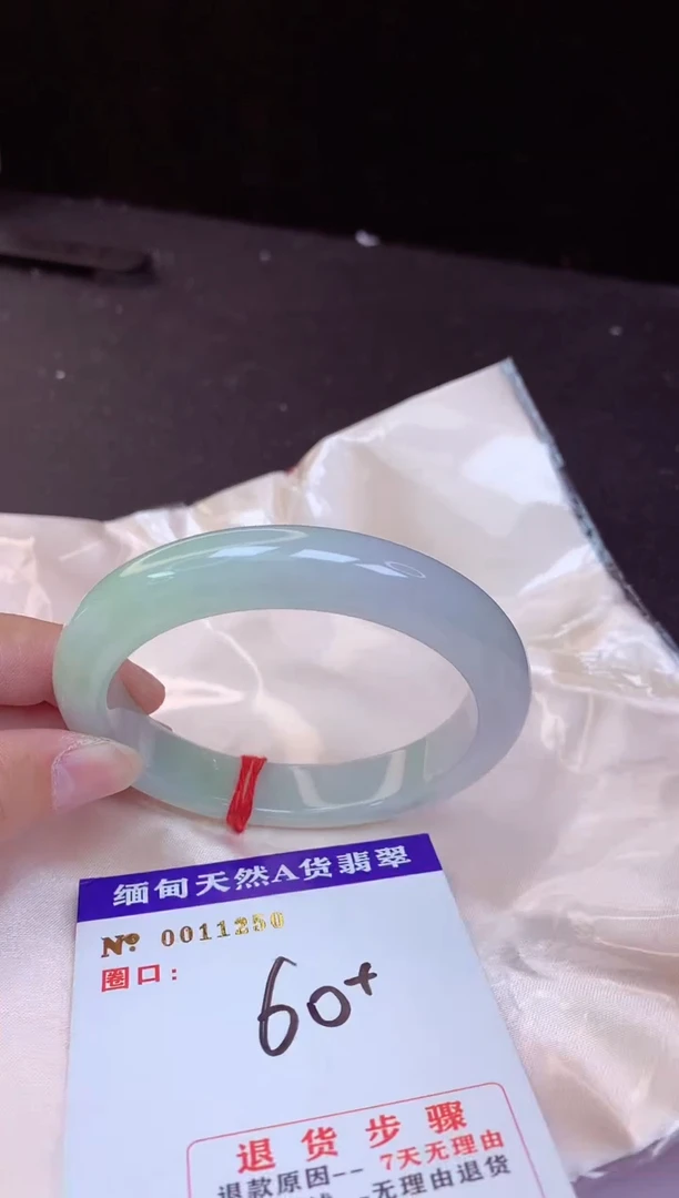 【闪购商品】翡翠手镯未镶嵌60+