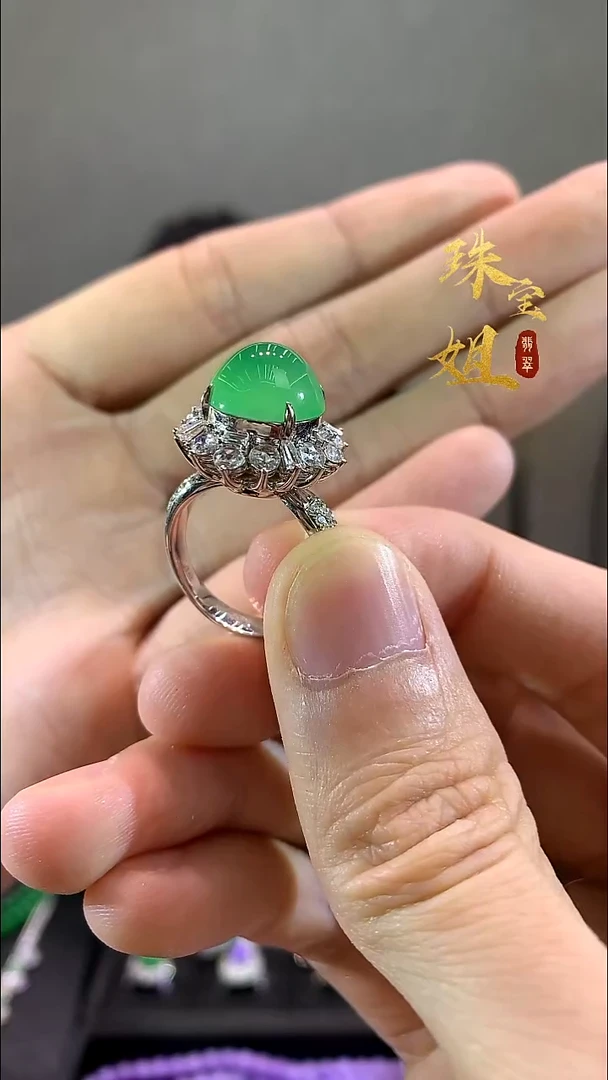 18K金镶嵌戒指翡翠戒指